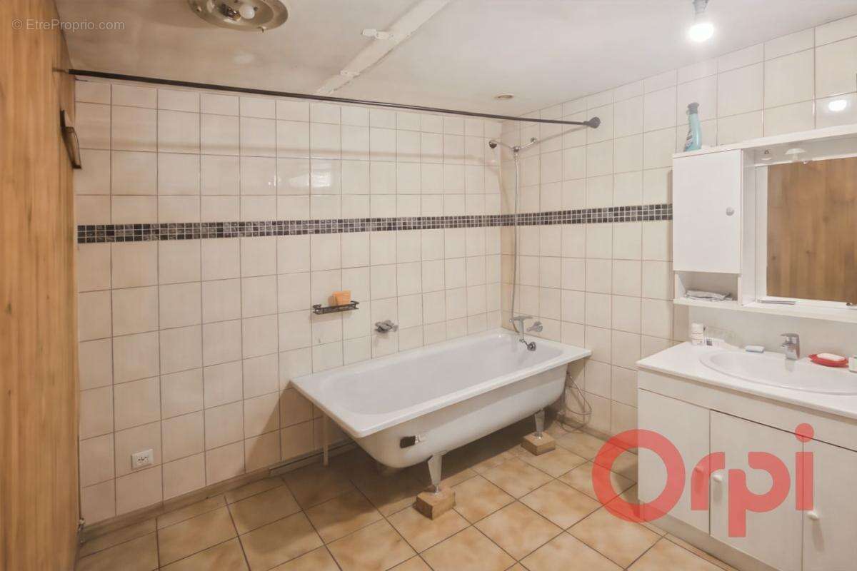 Grande maison à fort potentiel – Tout peut être réimaginé ! - photo 9