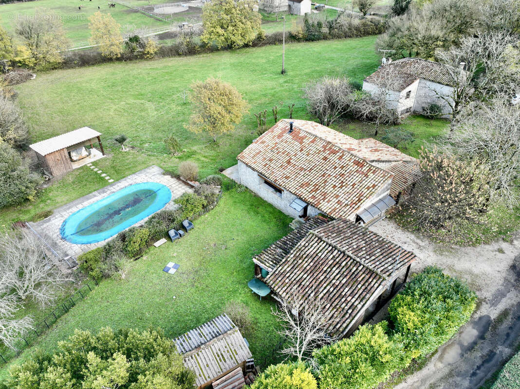Maison à MONTAIGU-DE-QUERCY