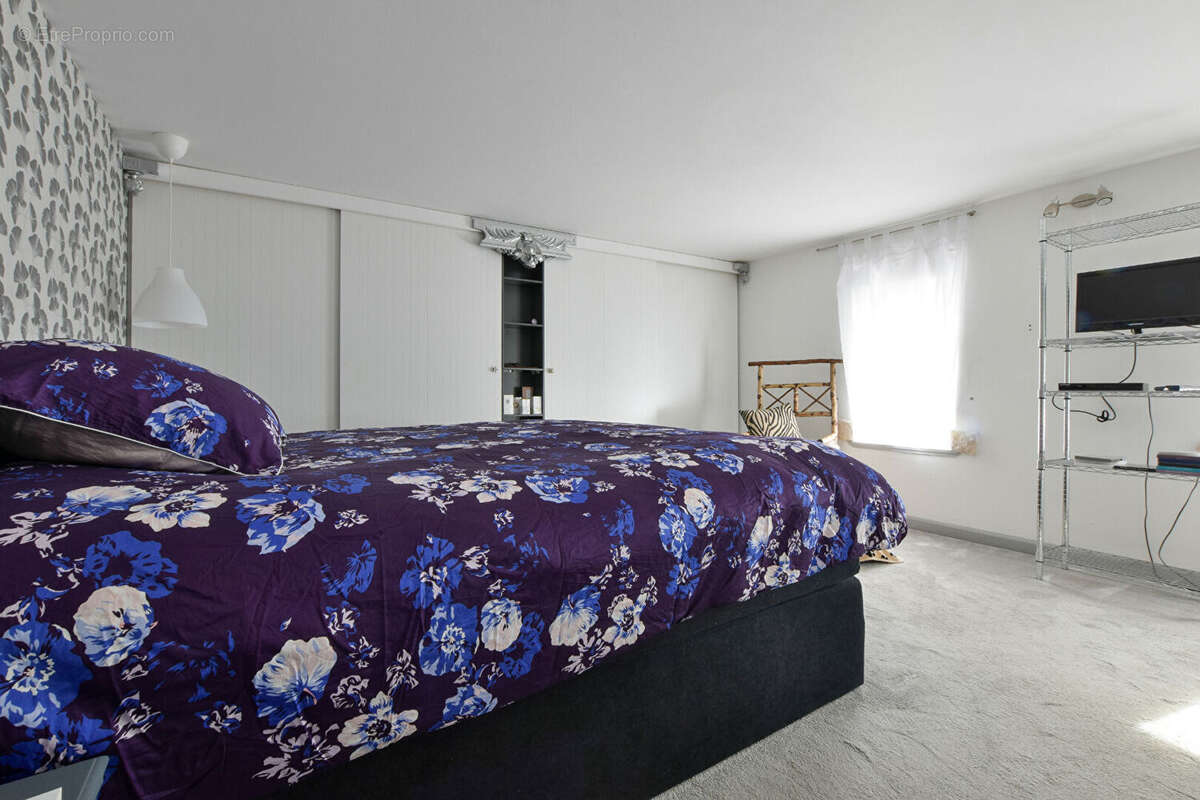 Maison à SAINT-GENIS-DE-SAINTONGE