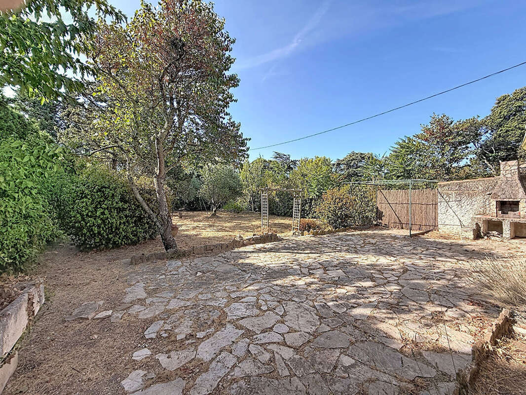 Villeneuve-lès-Avignon  Maison 150 m² sur 775 m² de terrain - photo 2
