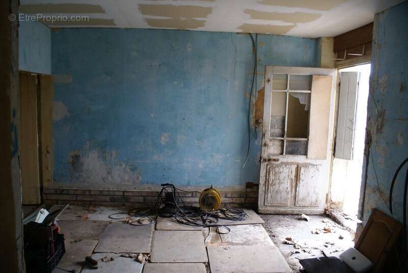 Maison à SAINT-JULIEN-LES-ROSIERS