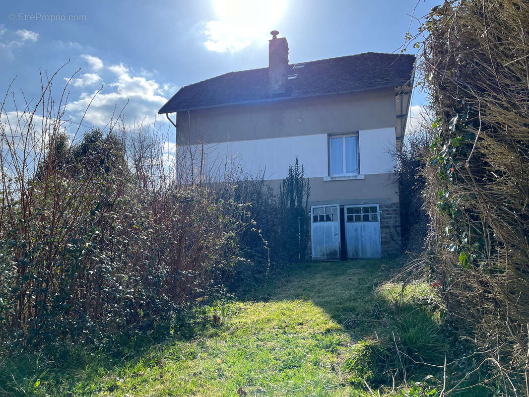 Coussac Bonneval Maison du bourg ; 3 pièces sur sous-sol, jardin, vues et proches commerces - photo 23