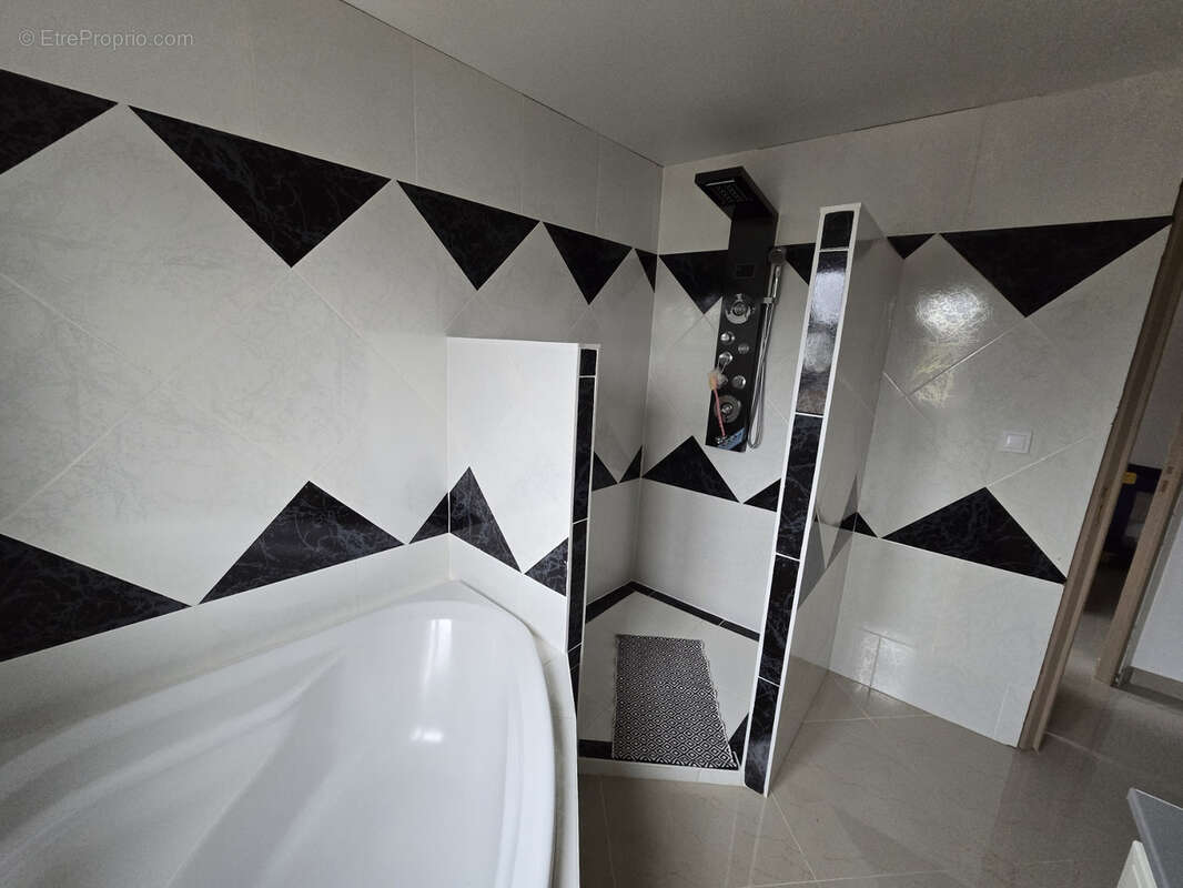 Maison à FEUQUIERES-EN-VIMEU