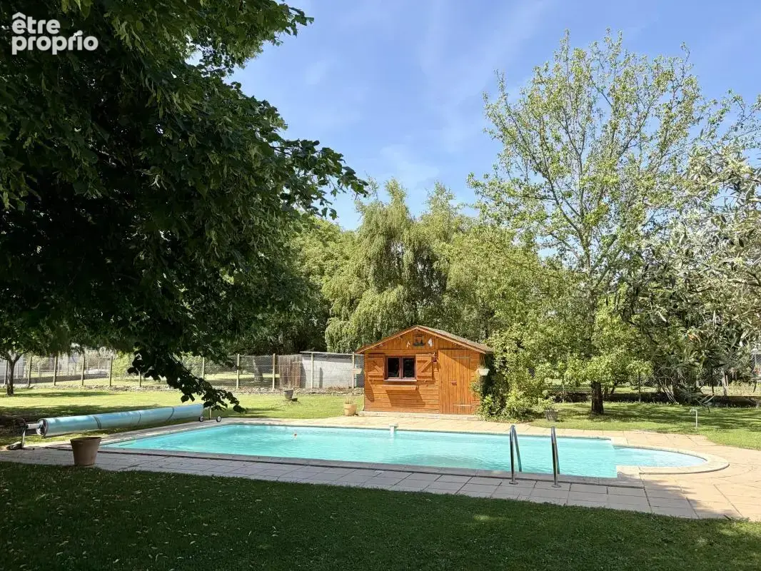 Deux propriétés avec piscine et un terrain de 2 170 m² - photo 4