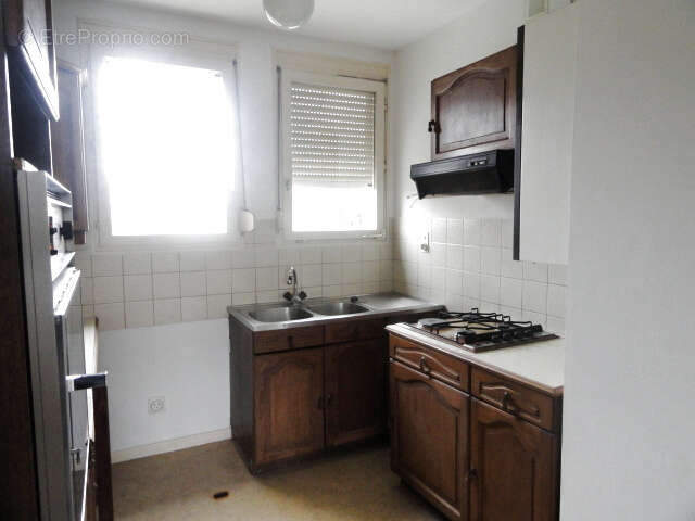 BEL APPARTEMENT F4/5 donnant sur balcon avec vue panoramique - photo 3