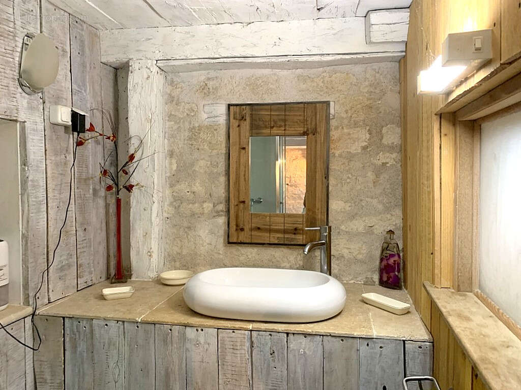 46800 Montcuq -Propriété de caractère 420 m², 11 chambres, piscine et espace bien-être sur 2,5 ha - photo 11