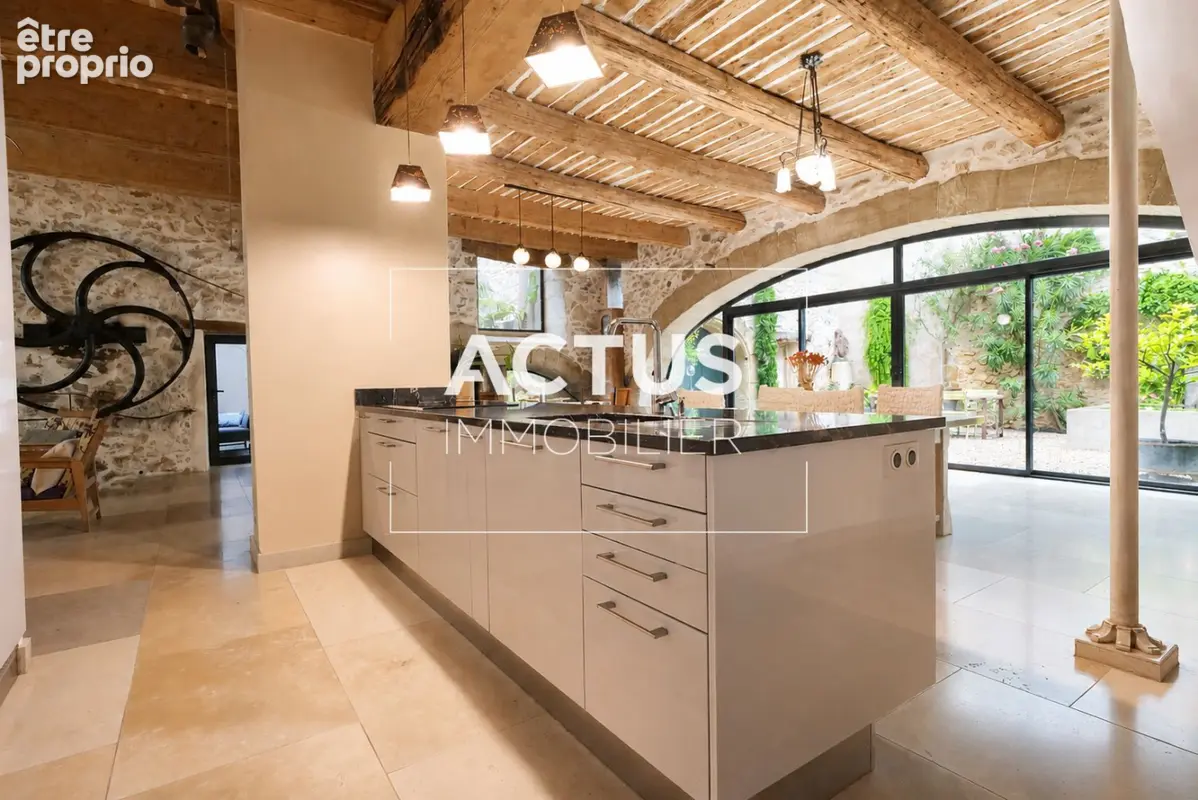 Maison 8 pièces 240 m² à vendre à Eyguieres (13430) - photo 3