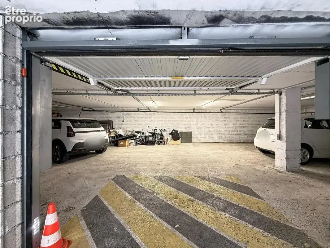 NICE NORD – Murs commerciaux libres 588 m² en RDC + garage 7 véhicules – Accès PMR - photo 9