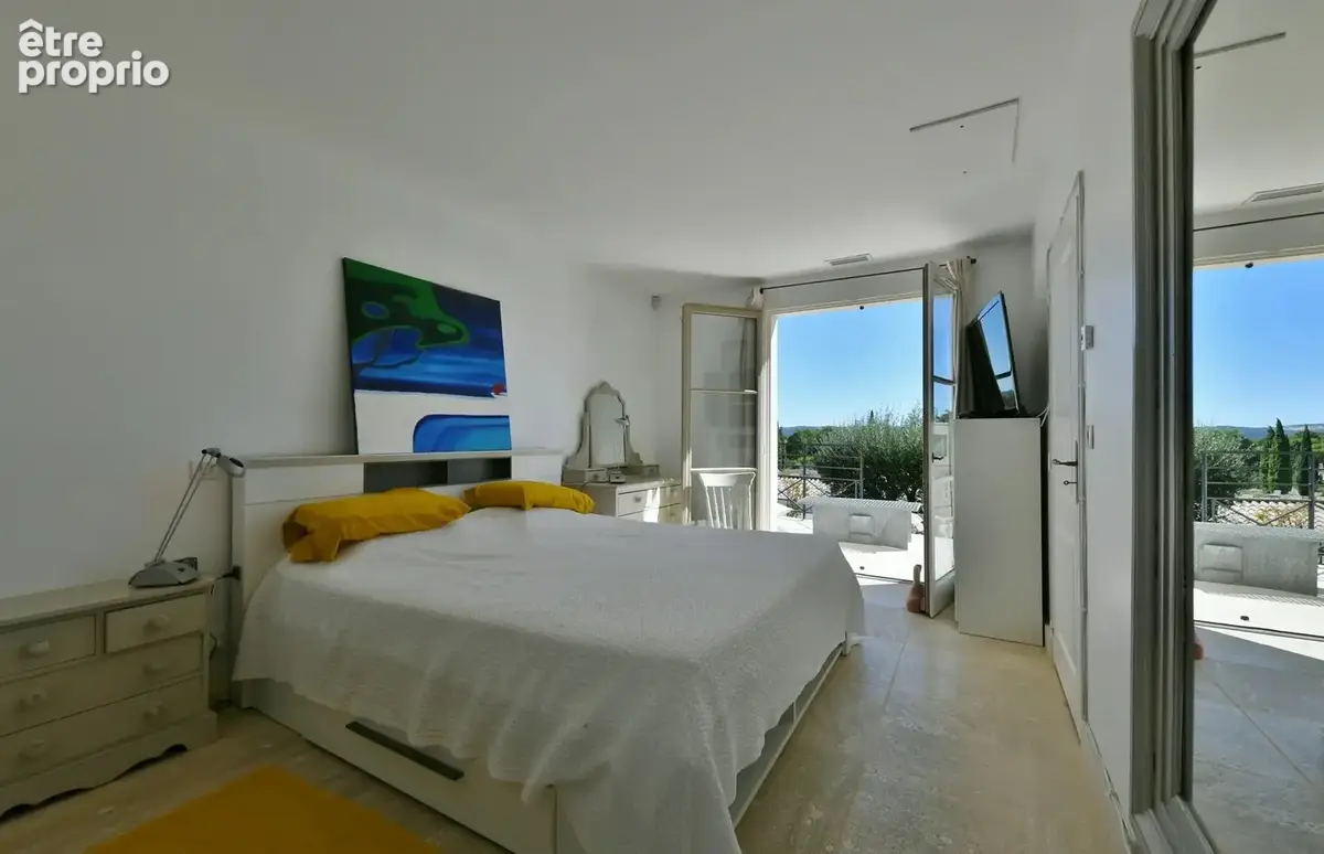 Uzès : Unique propriété avec jardin, piscine et vue - photo 11