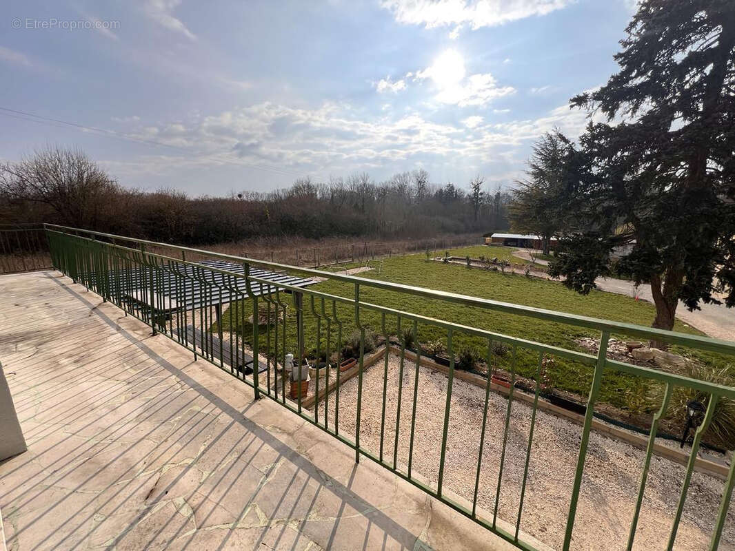 Maison à AILLANT-SUR-THOLON