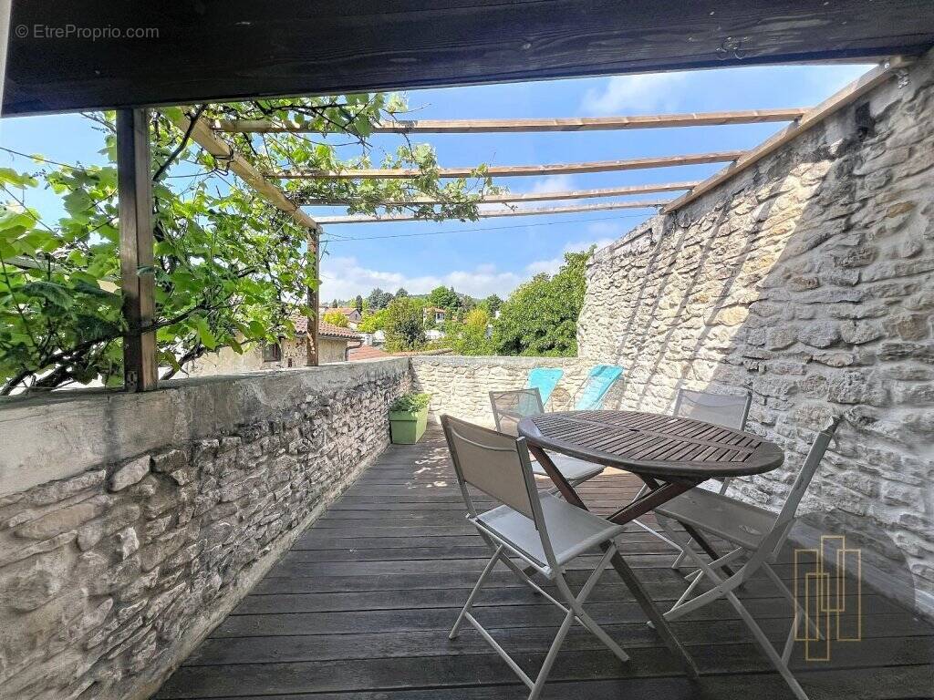 Maison à LUCENAY
