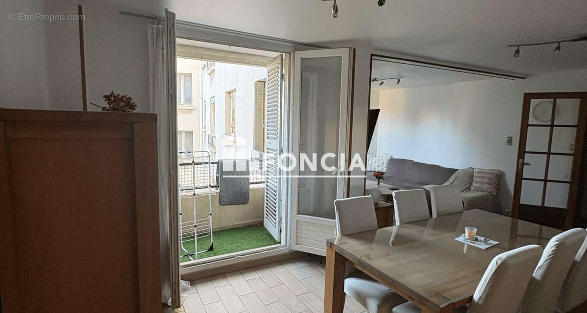Appartement à MARSEILLE-4E