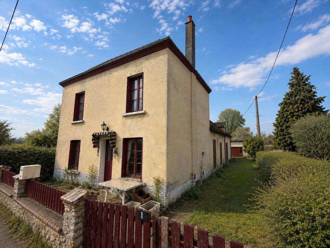 Maison à rafraichir sur grand terrain entre Saint Cosme en Vairais et Bellême - photo 3