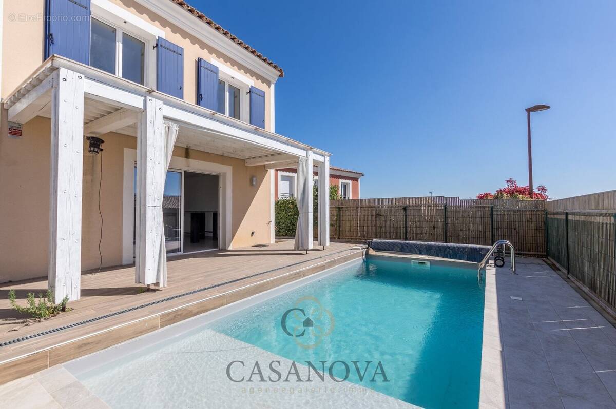 Maison à SAINT-CLEMENT-DE-RIVIERE