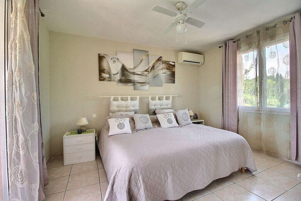 Maison à ROQUEBRUNE-SUR-ARGENS