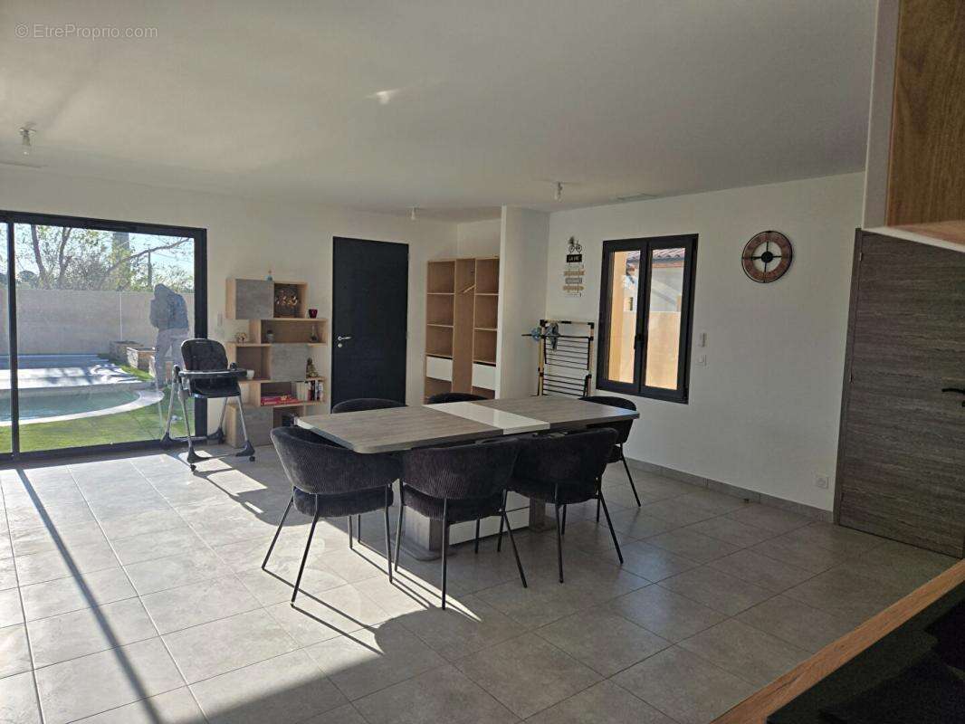 BOISSET et GAUJAC Confortable Villa de 101 M2, 3 Chambres tout confort avec piscine sur 620 M2 de terrain - photo 7