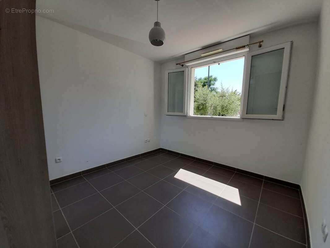 Appartement à SENAS