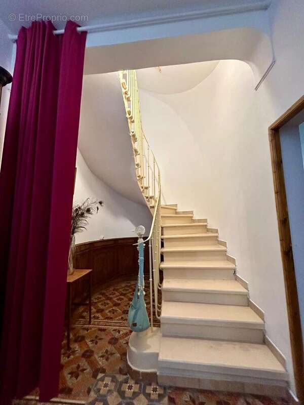 Maison à MONTOULIERS