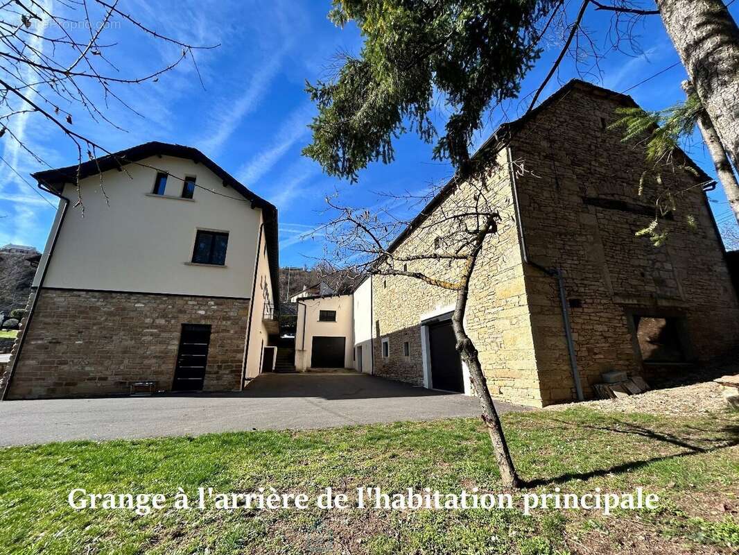 Propriété d'exception  274 m² habitables + 699 m² de dépendances et garages - photo 16