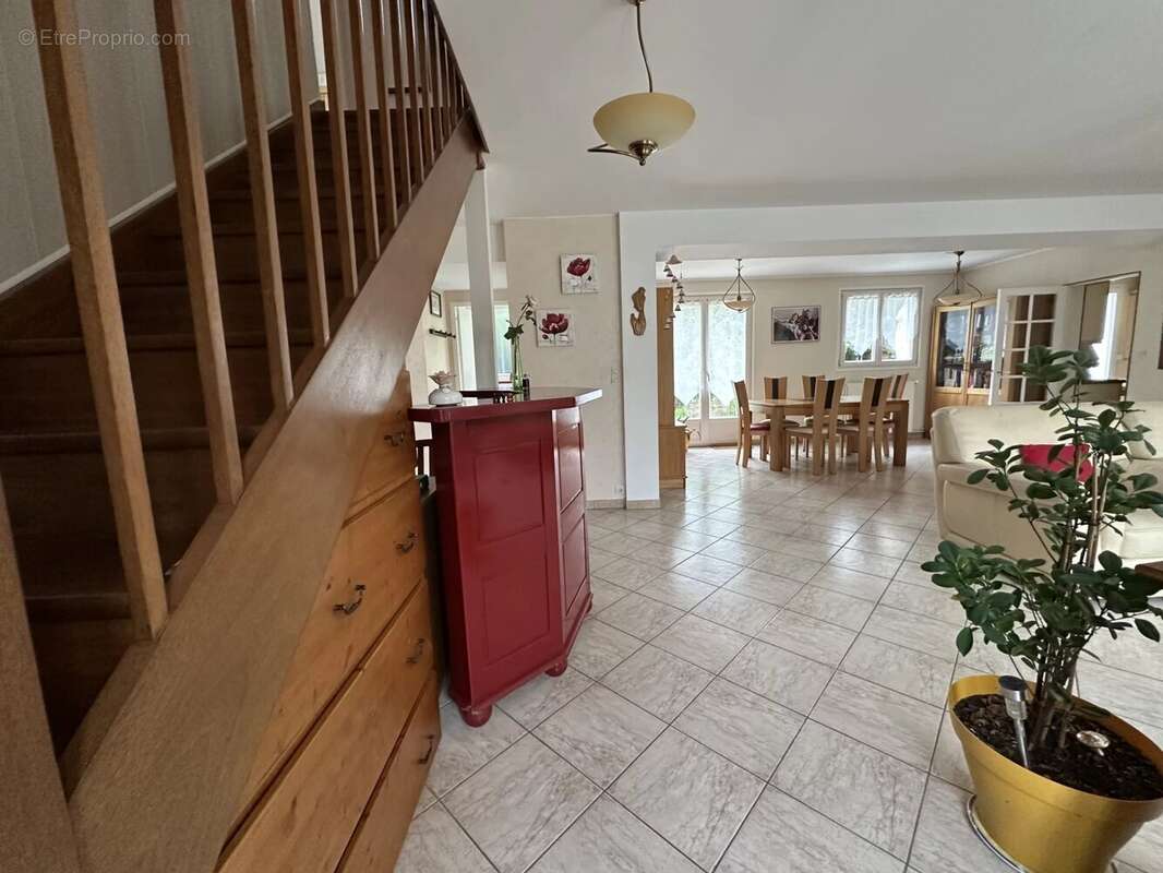 Maison à LE MESNIL-SAINT-DENIS