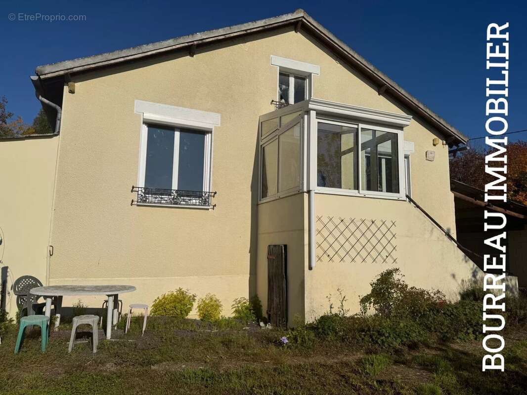 Appartement à LA CELLE-SAINT-CYR