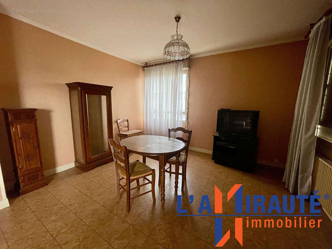 Appartement à SARTROUVILLE