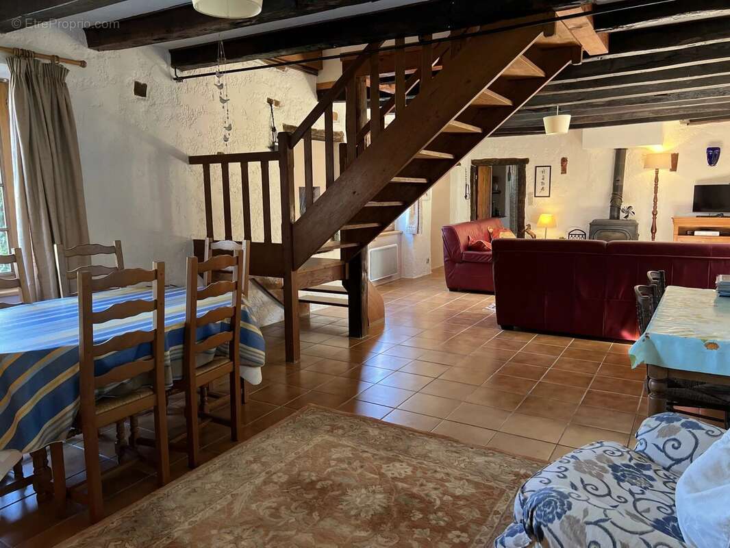 Ferme et domaine équestre avec 4 maisons et plus de 24 ha de terres et de pâturages - photo 7