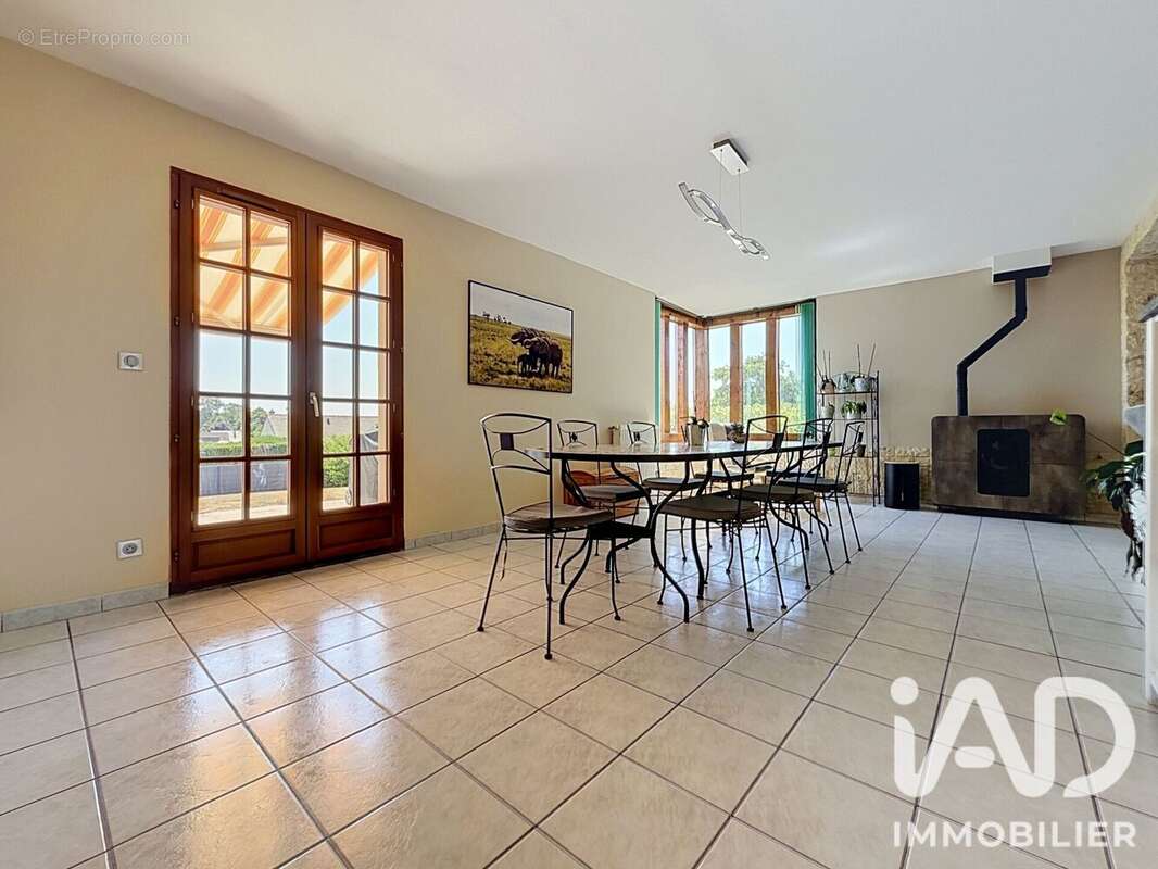 Maison 134 m² à Saint-Nicolas-De-La-Taille  - photo 2