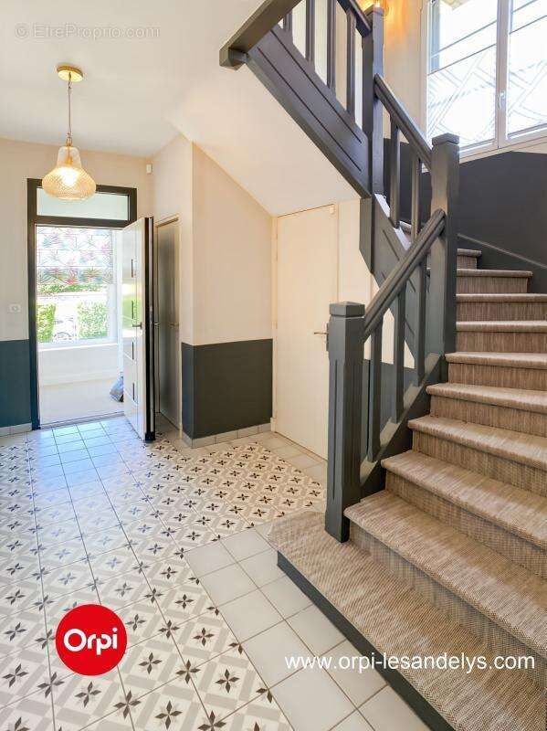 Maison de caractère entièrement rénovée - À Vendre 4 chambres - Bureau - Jardin - photo 13