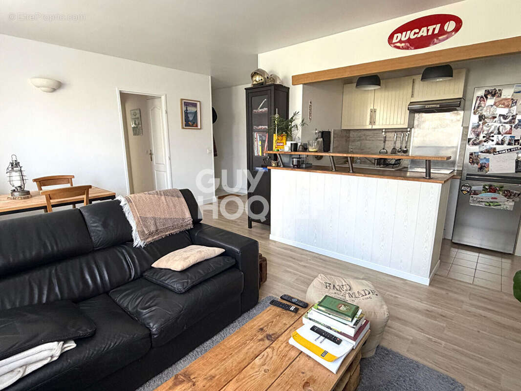 Appartement à LE COUDRAY-MONTCEAUX