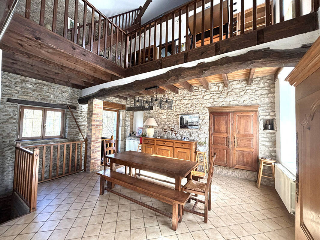 Maison à CIRES-LES-MELLO