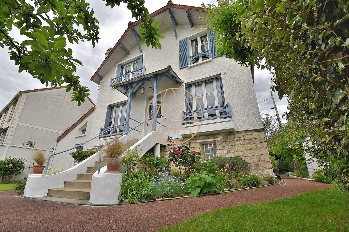 Maison à CHENNEVIERES-SUR-MARNE