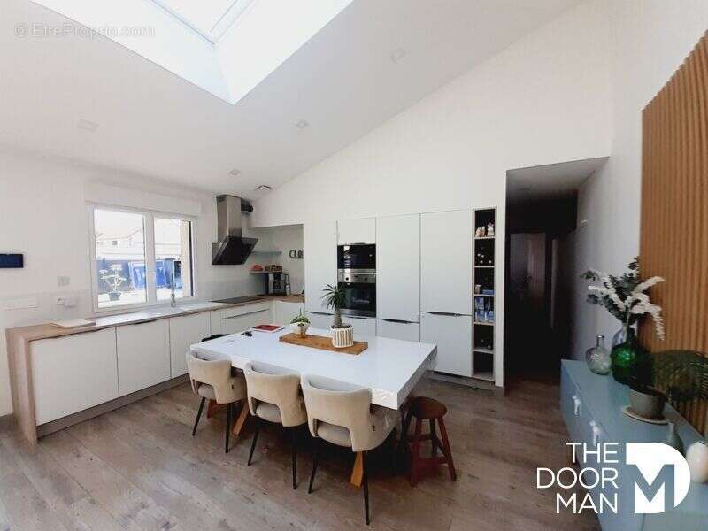 Maison à LE PERRAY-EN-YVELINES