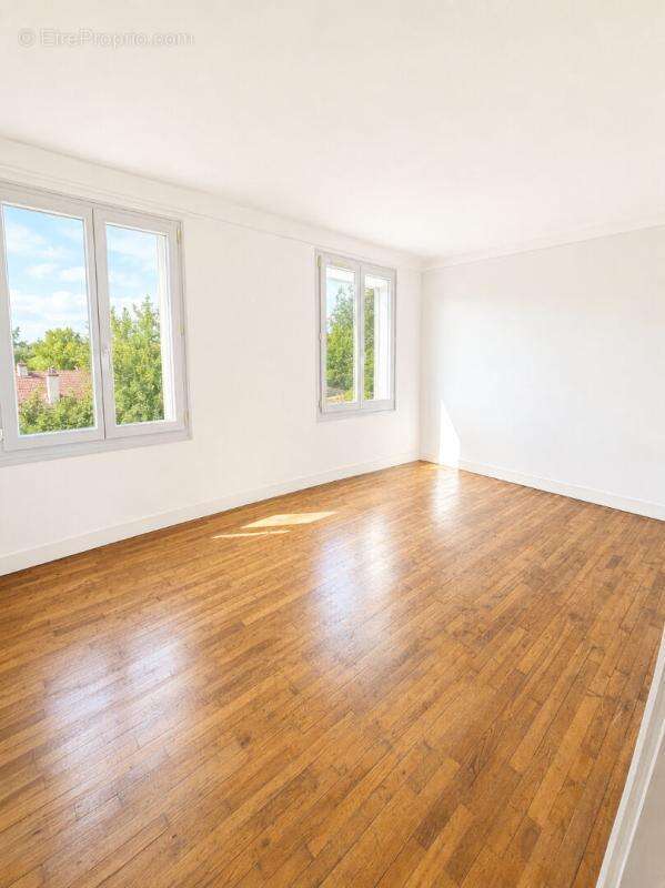 Maison de 82 m2 avec véranda chauffée de 17 m2 - jardin - garage aménageable - impasse  tres calme - photo 11