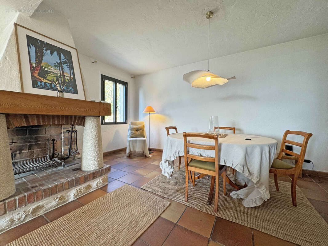 EXCLUSIVITE St JEANNET - Villa de 160 m2 avec piscine et vue dégagée - photo 8