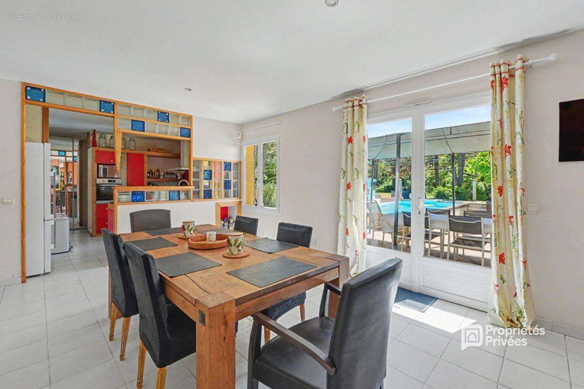 Maison Bessens ( Lapeyrière ) T6 avec piscine sur une parcelle de 5666 m2 - photo 5