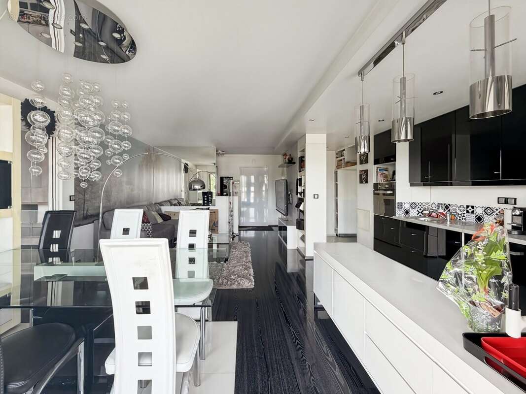 Appartement à CHENNEVIERES-SUR-MARNE