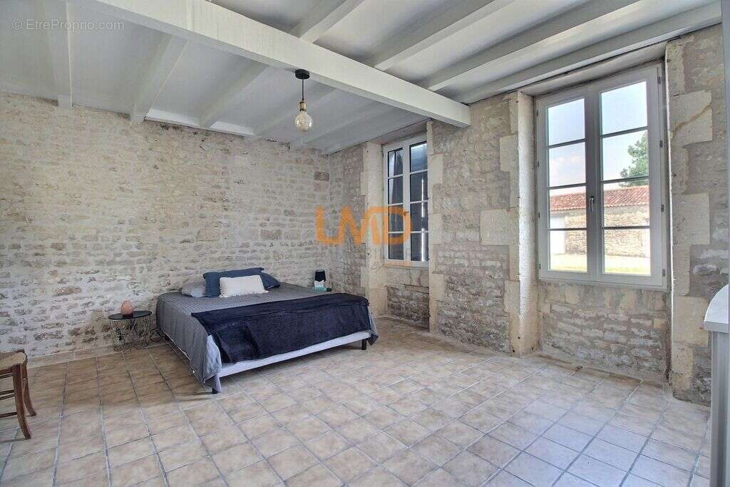 Demeure ancienne rénovée avec piscine - photo 17
