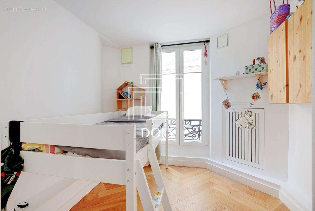 Appartement à PARIS-3E
