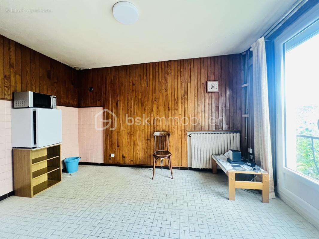 Maison de charme 77 m²/Sous-sol total/Garage Un beau potentiel à révéler - photo 2
