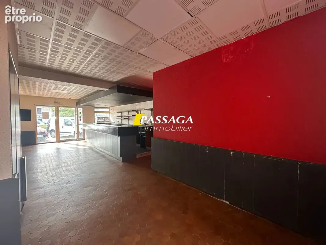 A VENDRE - Local commercial 112 m² avec parkings et caves - RODEZ - photo 4