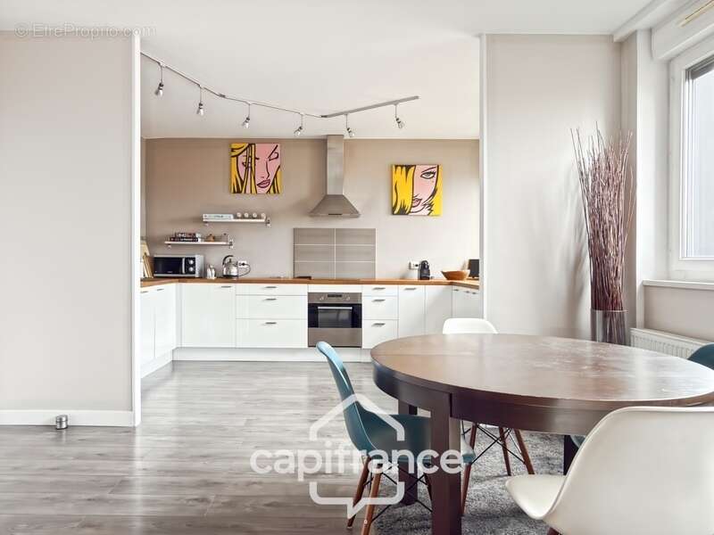 Appartement à COURBEVOIE