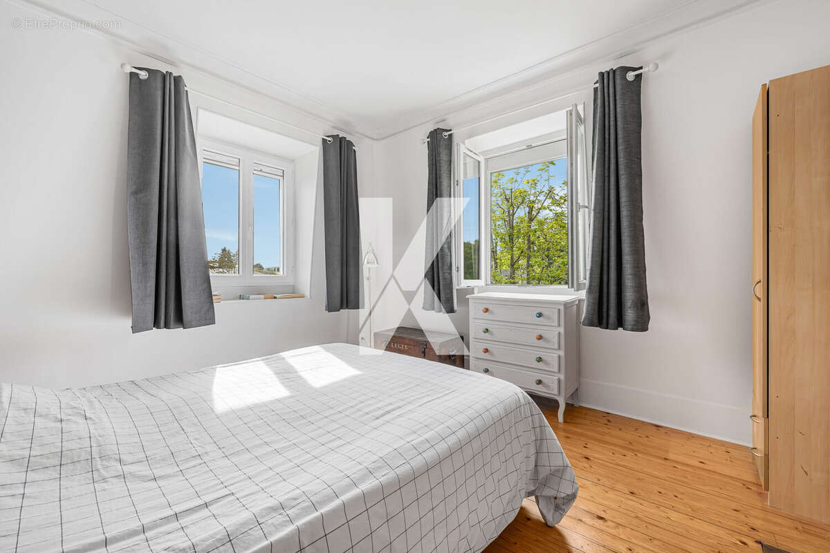 Chambre 1 - Appartement à SAINT-GRATIEN