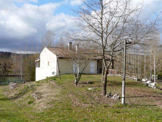 Maison à CASTELNAU-MONTRATIER