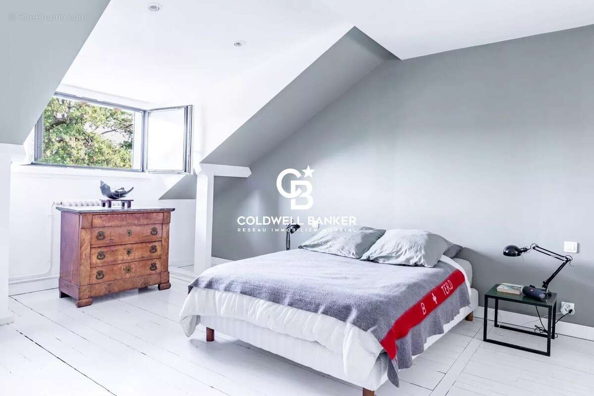 Maison à MARNES-LA-COQUETTE