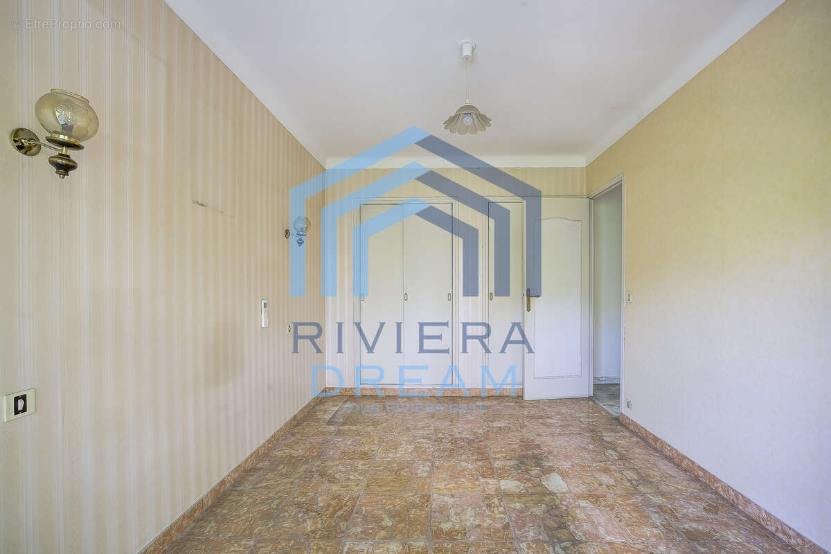 MENTON - Face a la mer, appartement type 3 avec terrasse, cave et parking. - photo 14