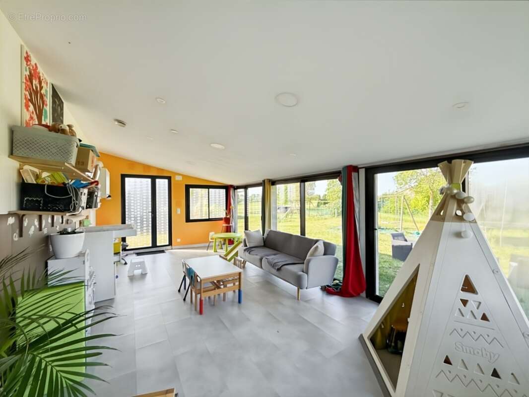 Maison récente plain-pied 3 chambres avec véranda dans un cadre paisible - photo 8