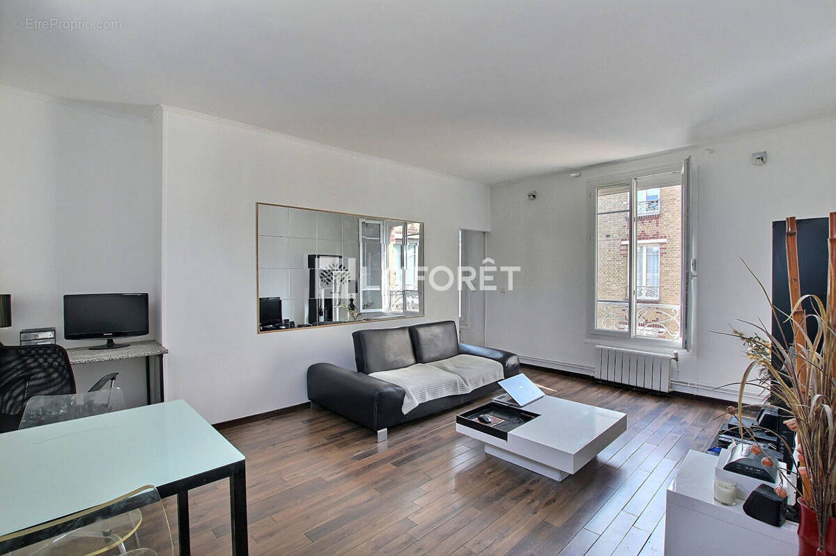 Appartement à COURBEVOIE