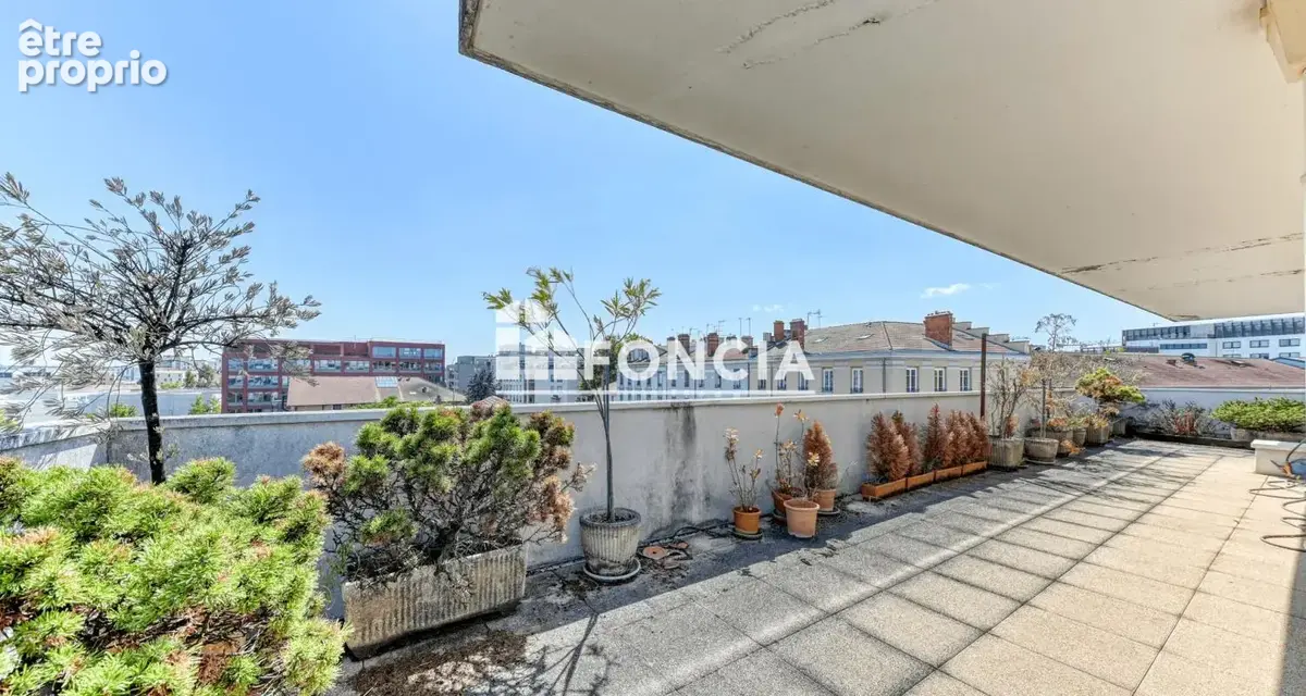 RARE SUR LE MARCHE ! SECTEUR JEAN JAURES - T3 en dernier étage avec terrasse de 96 m² et garage - photo 2
