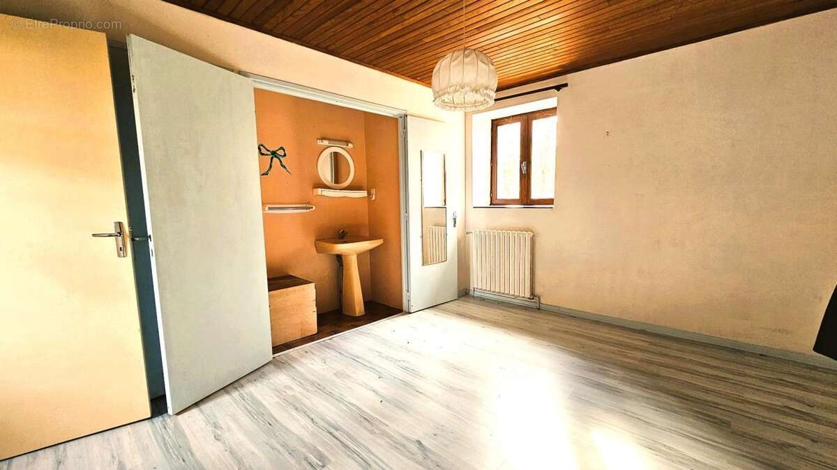 Maison à PUYLAROQUE